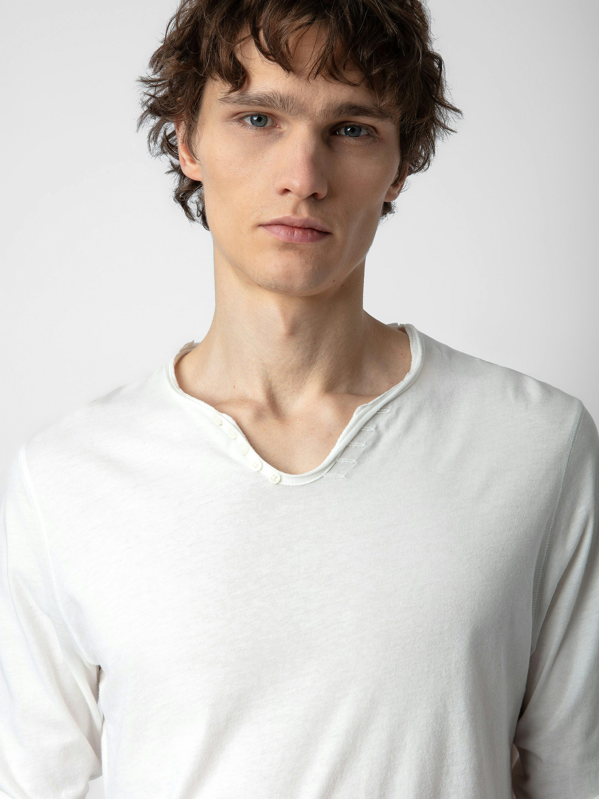 Henley-Shirt Monastir - T-Shirt mit tunesischem Kragen aus Baumwolle.